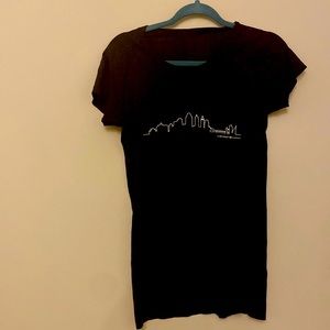 Lululemon Swiftly Tech Short Sleeve with Cincinnati Skyline Detail - Size 8